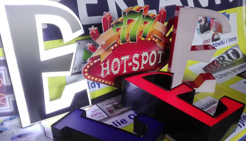 KASETON, LITERY, PYLONY z podświetleniem LED