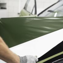 person working car wrapping  1 